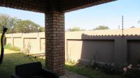 Patio - 14 square meters of property in South Crest