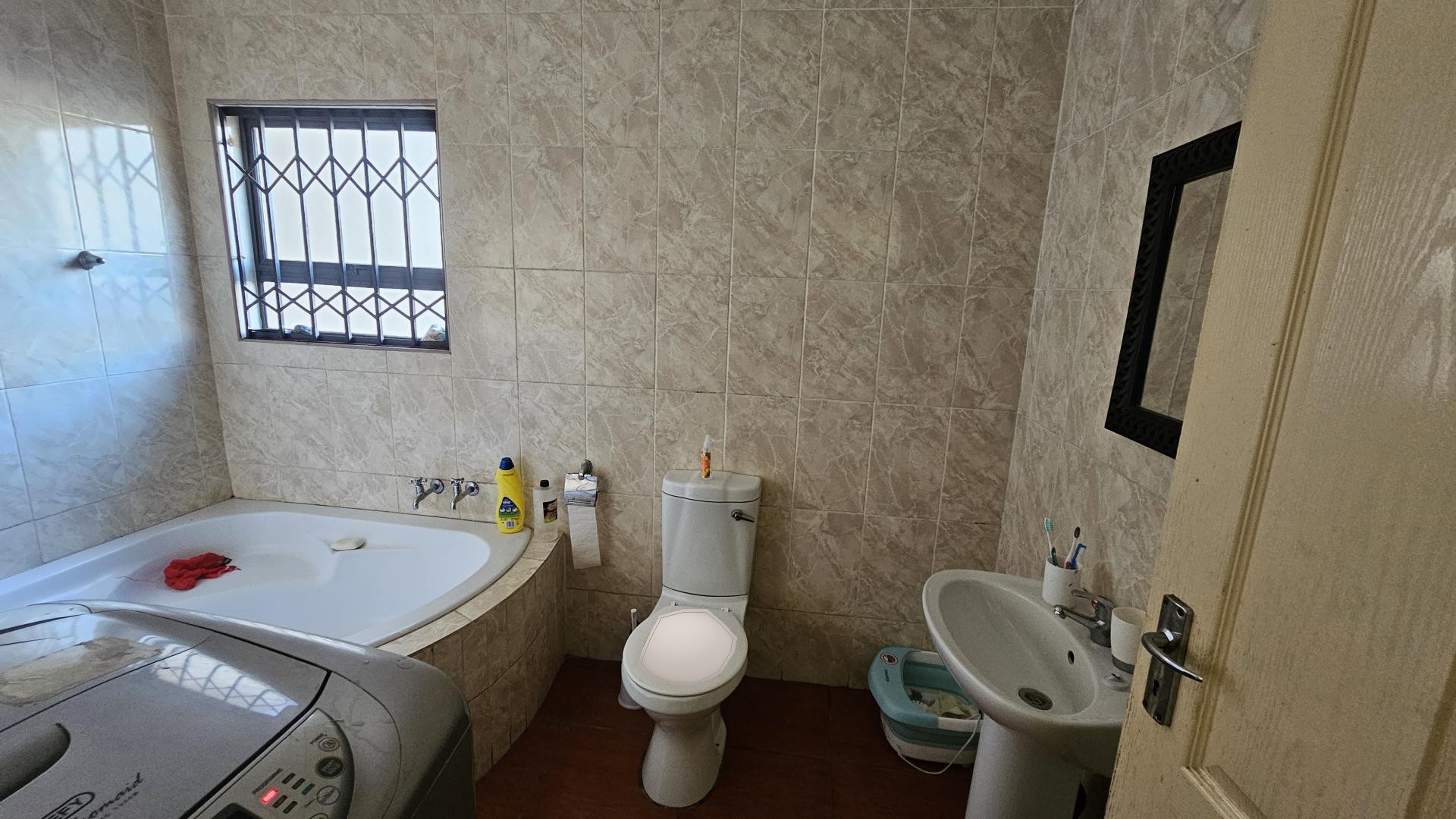 Bathroom 1 of property in Vanderbijlpark