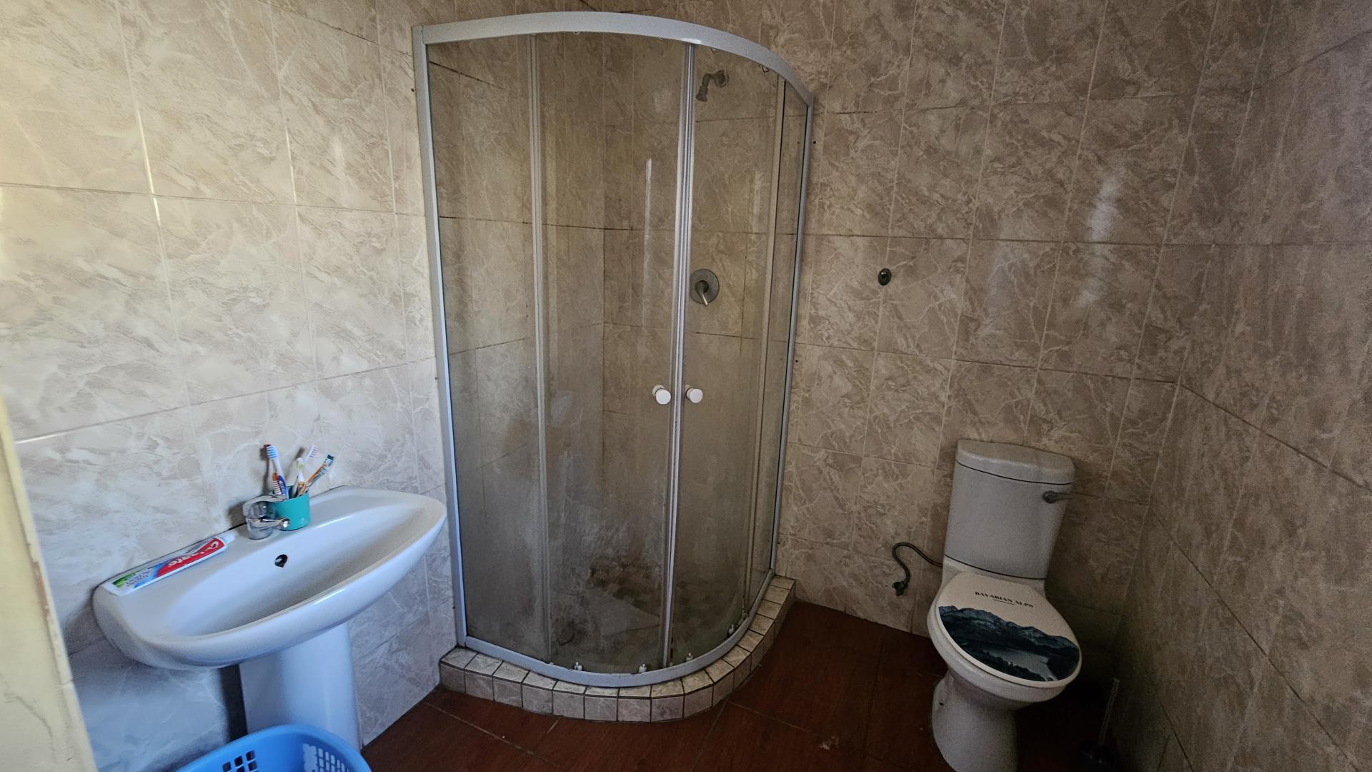 Bathroom 2 of property in Vanderbijlpark