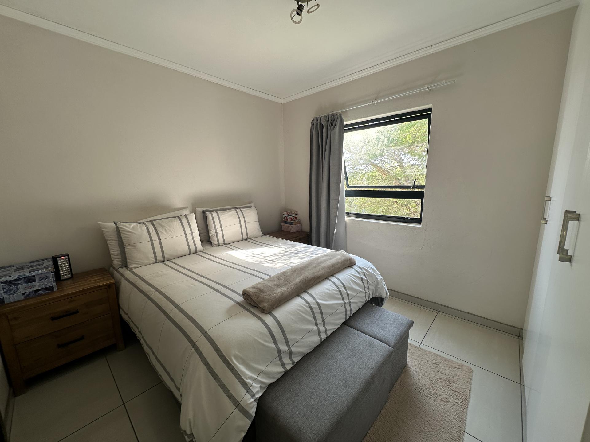 Bed Room 1 of property in Jackal Creek Golf Estate