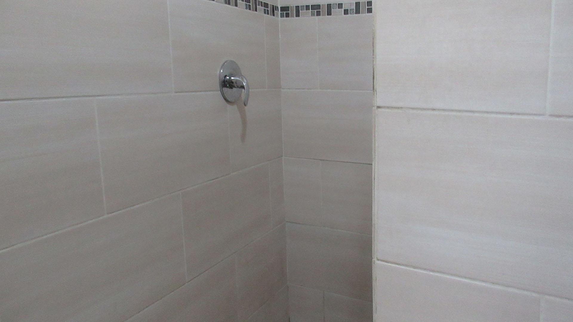 Main Bathroom - 4 square meters of property in Jackal Creek Golf Estate