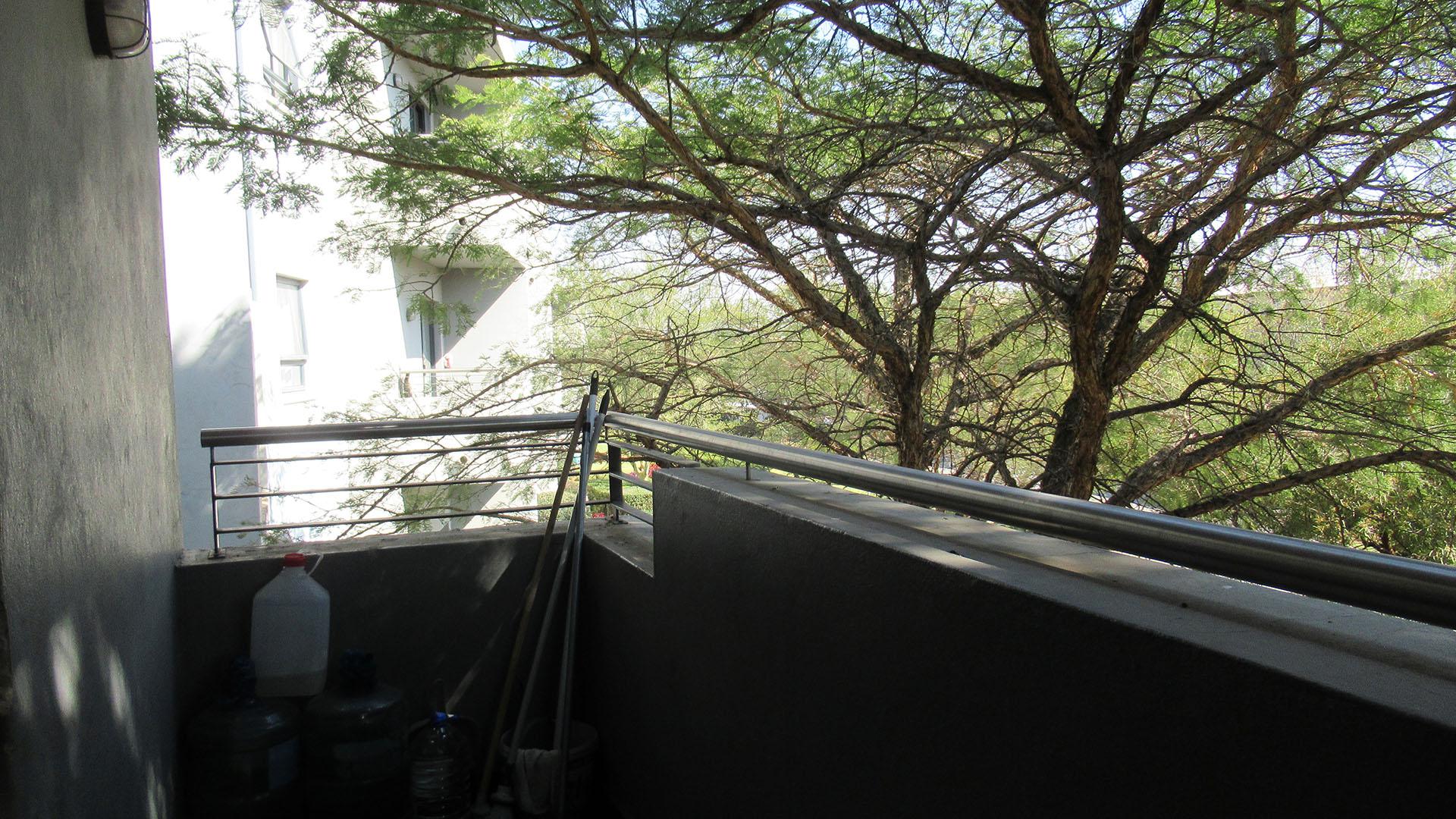 Balcony - 6 square meters of property in Jackal Creek Golf Estate