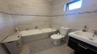 Bathroom 2 of property in Jackal Creek Golf Estate