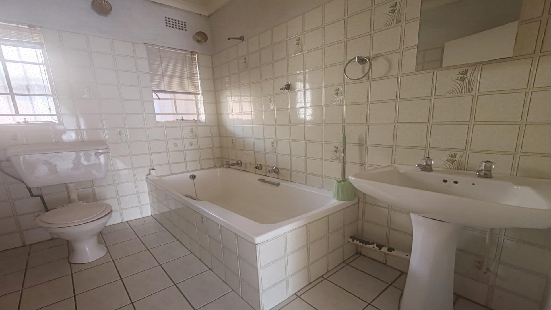 Bathroom 1 of property in Birchleigh