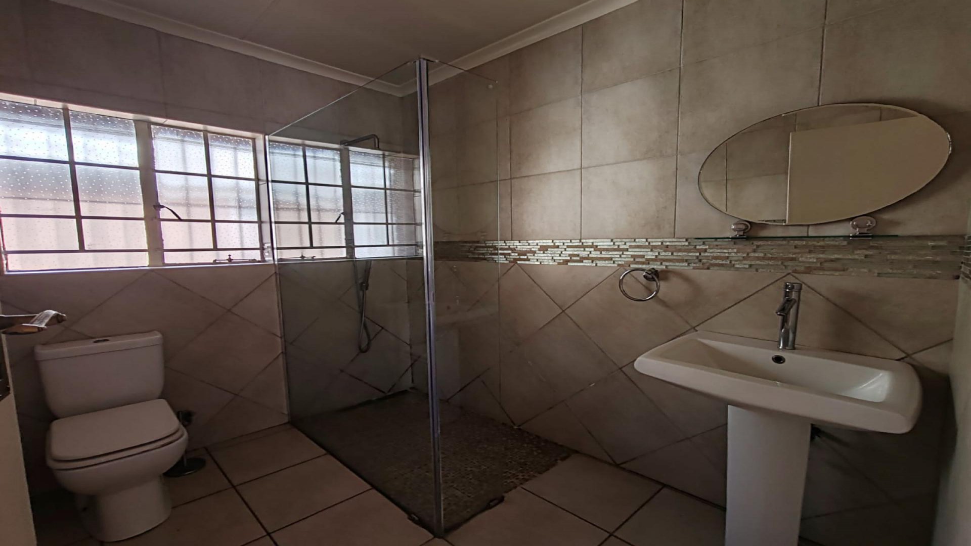 Bathroom 2 of property in Birchleigh