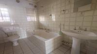 Bathroom 1 of property in Birchleigh