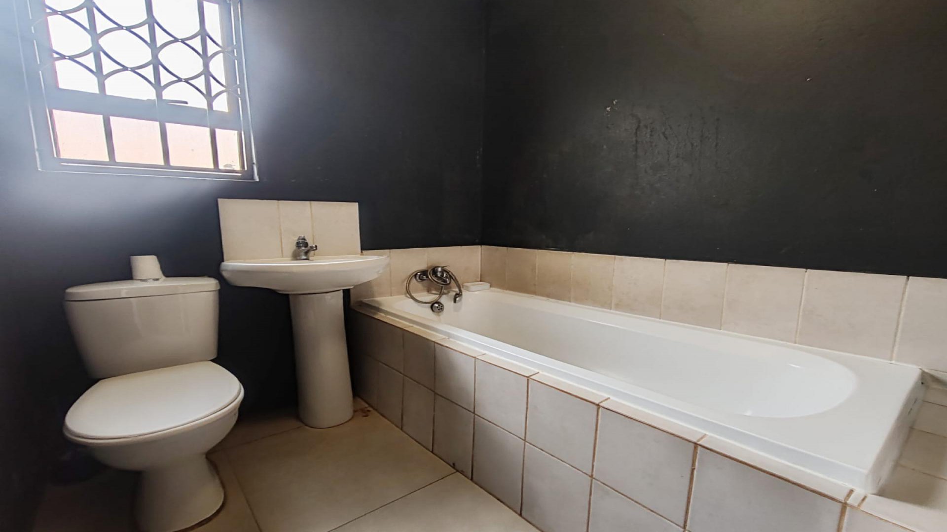 Bathroom 1 of property in Dawn Park