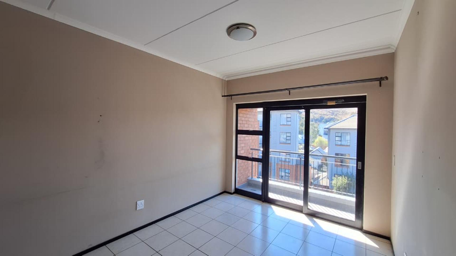 Lounges - 16 square meters of property in Oakdene