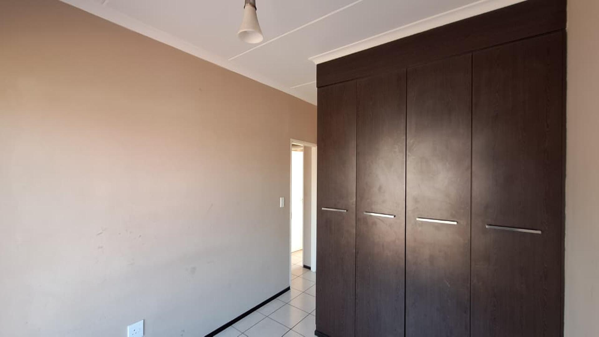 Bed Room 2 - 12 square meters of property in Oakdene