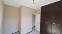 Bed Room 1 - 17 square meters of property in Oakdene