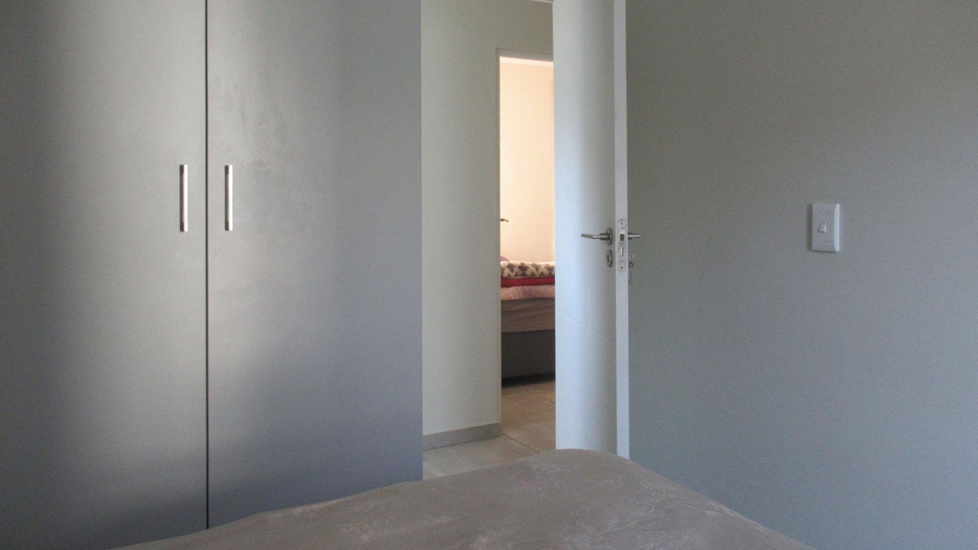 Bed Room 1 - 11 square meters of property in Maroeladal