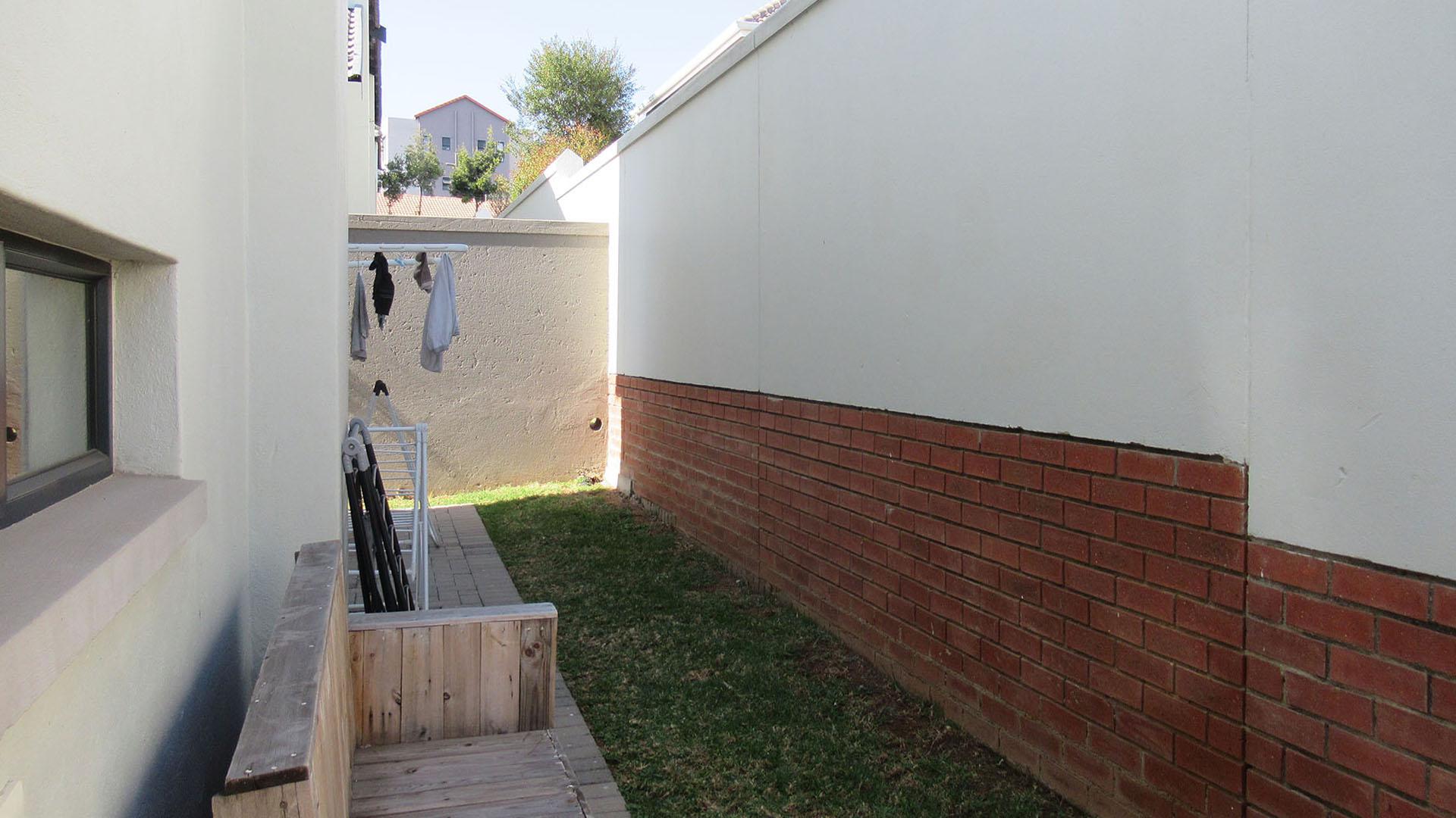 Backyard of property in Maroeladal