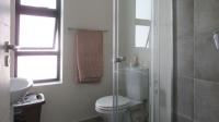 Bathroom 1 - 4 square meters of property in Maroeladal
