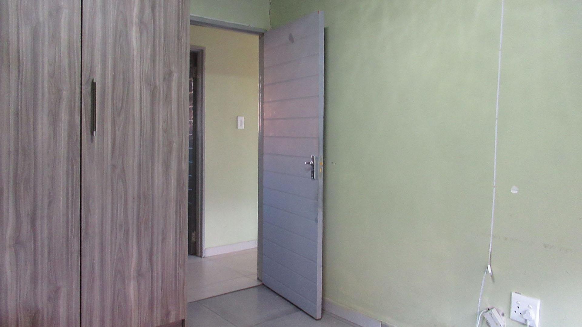 Bed Room 2 - 10 square meters of property in Riverlea - JHB