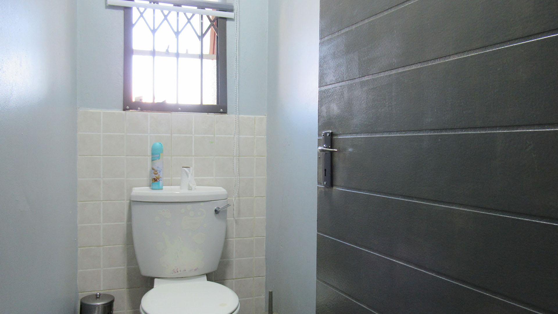 Bathroom 1 - 2 square meters of property in Riverlea - JHB