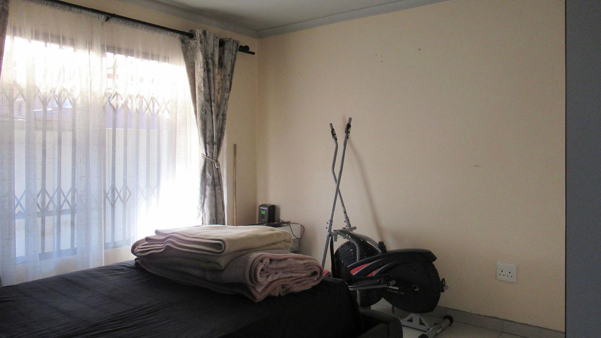 Main Bedroom - 16 square meters of property in Riverlea - JHB