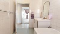 Bathroom 1 of property in Kew
