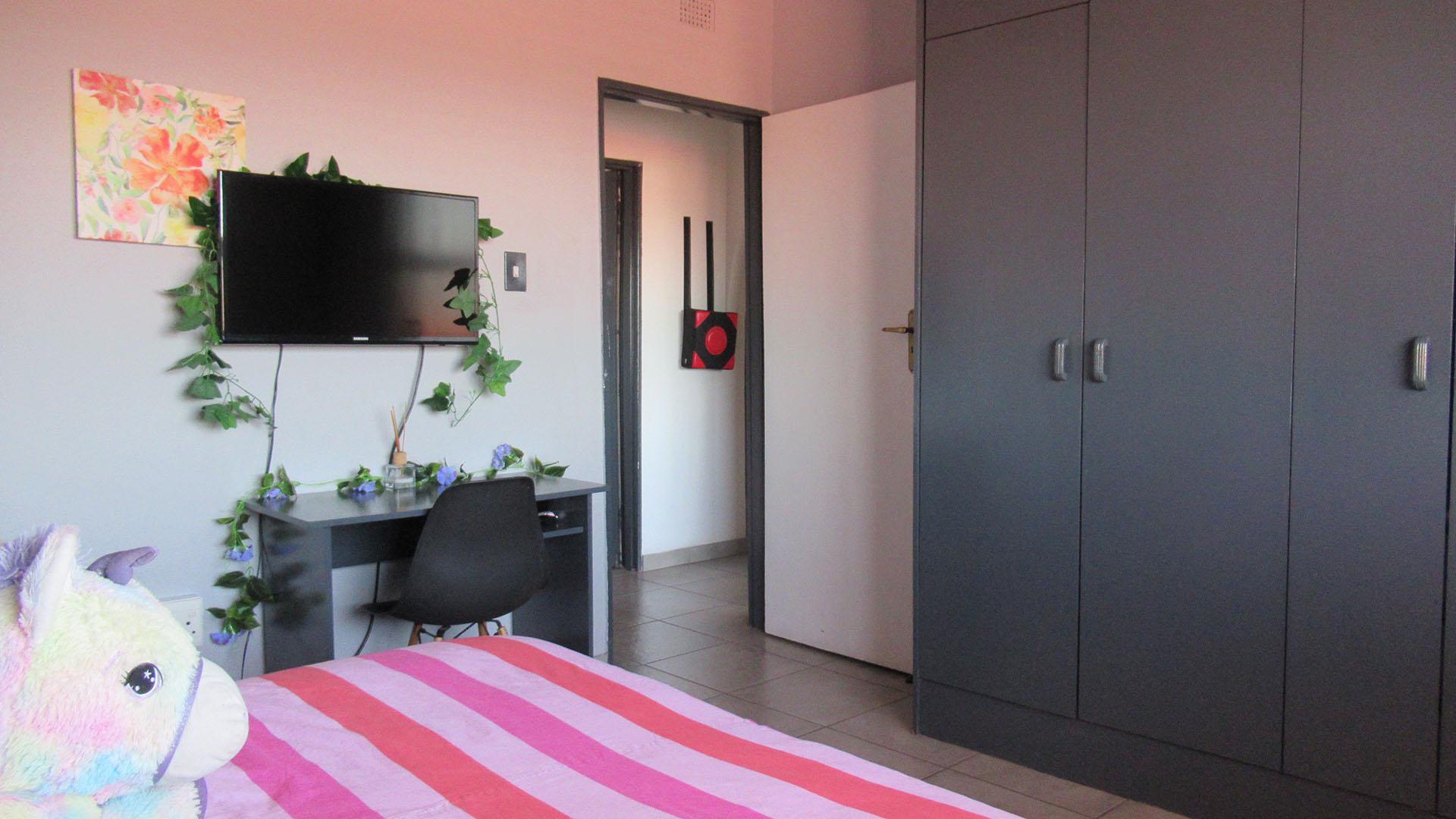 Bed Room 3 - 18 square meters of property in Eldorado Estate