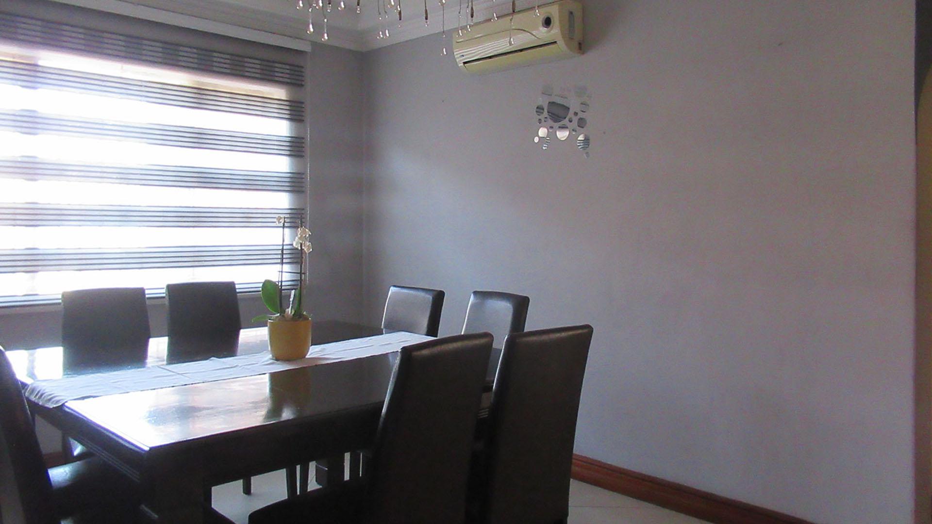 Dining Room - 17 square meters of property in Eldorado Estate