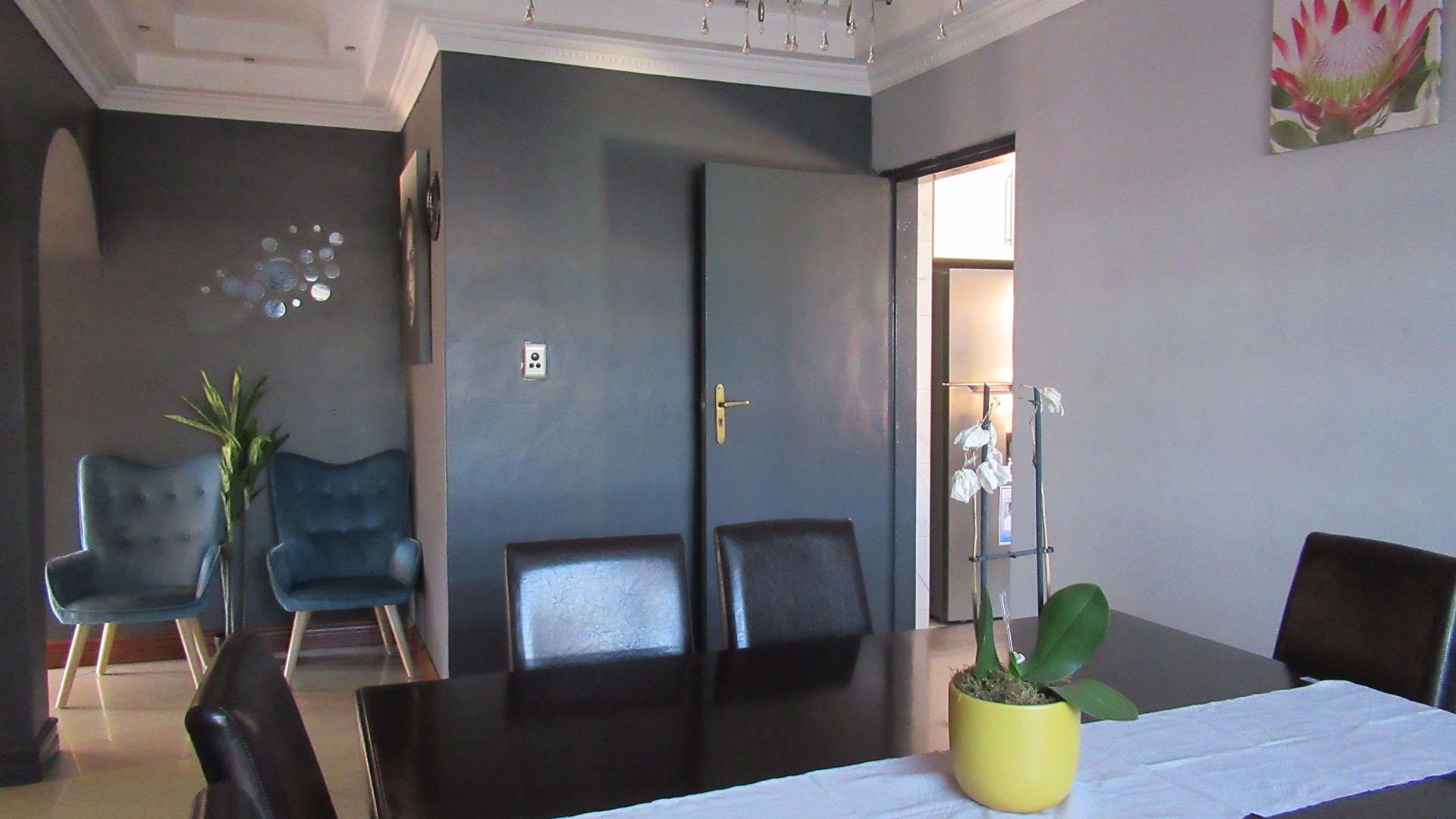 Dining Room - 17 square meters of property in Eldorado Estate