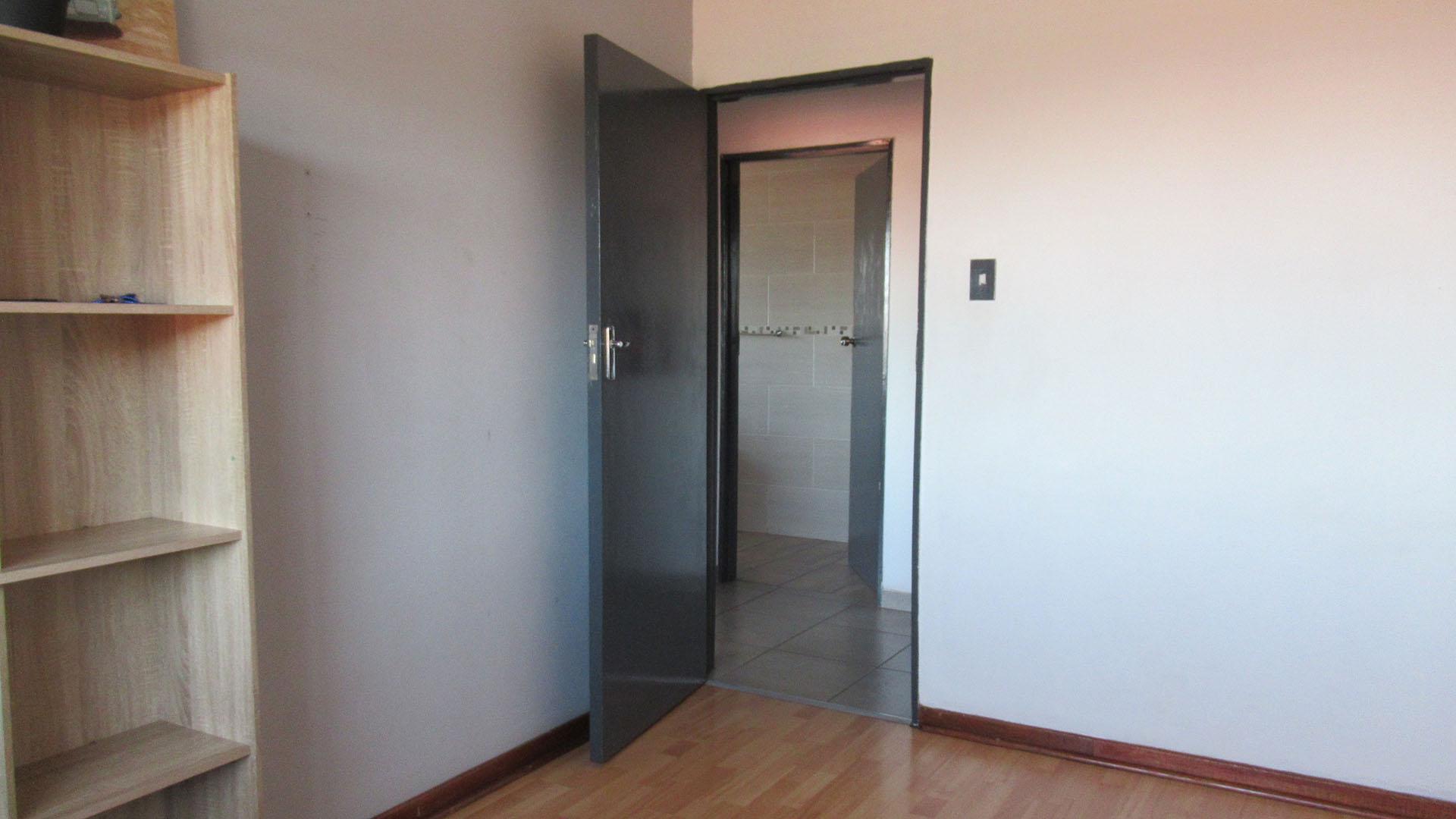 Bed Room 2 - 13 square meters of property in Eldorado Estate