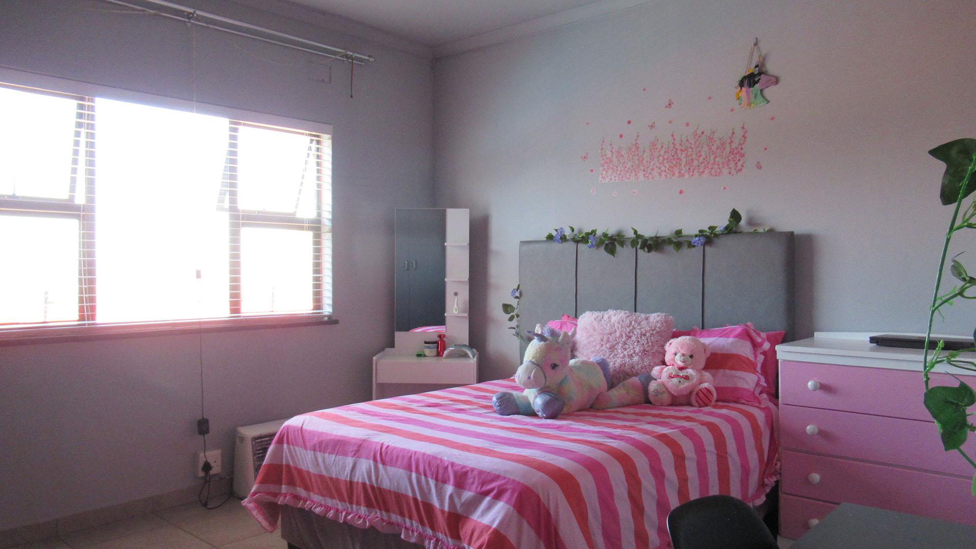 Bed Room 3 - 18 square meters of property in Eldorado Estate