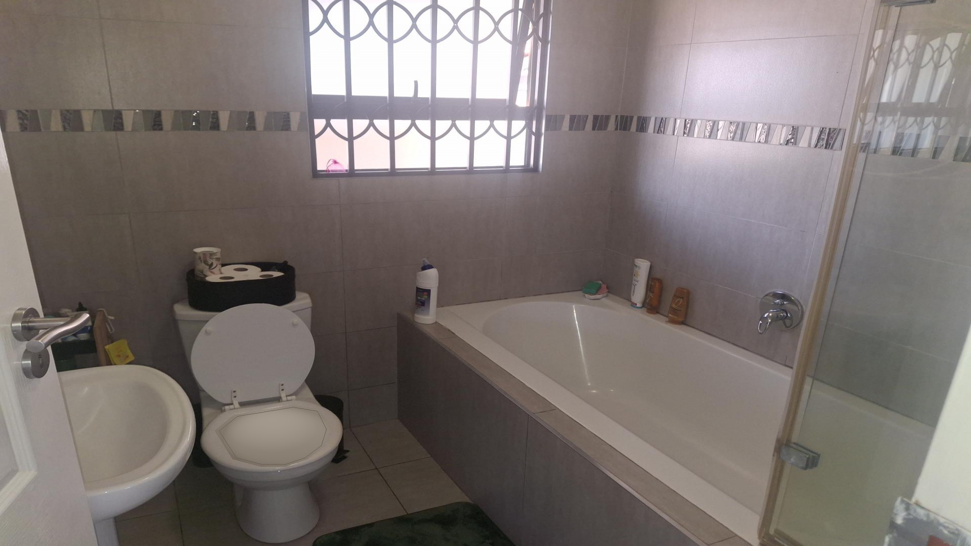 Bathroom 1 of property in Dawn Park