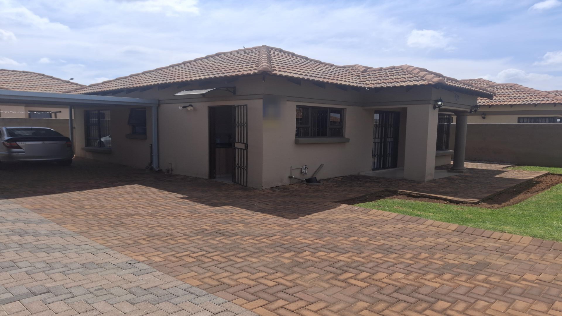 Front View of property in Dawn Park
