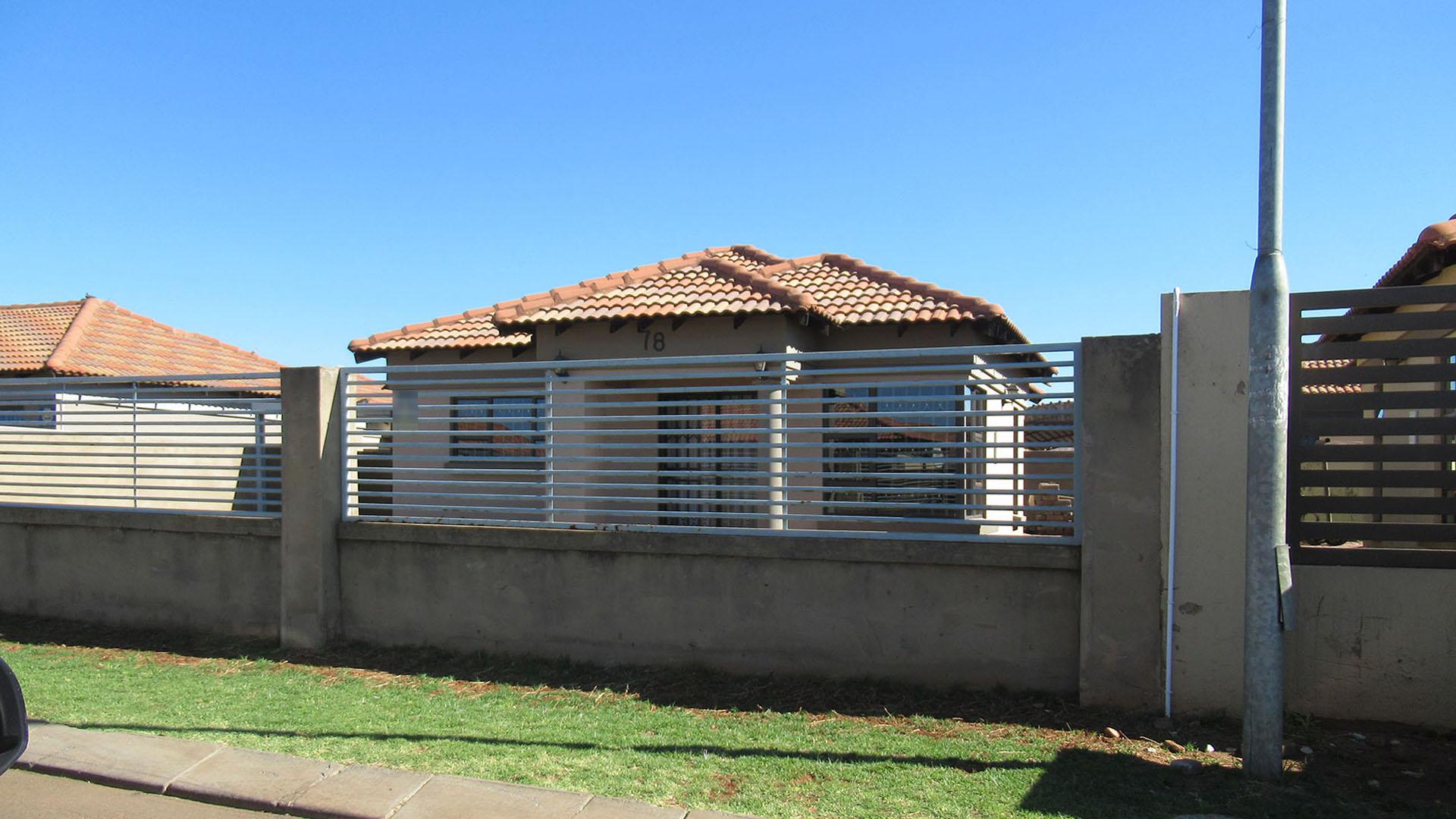 Front View of property in Dawn Park