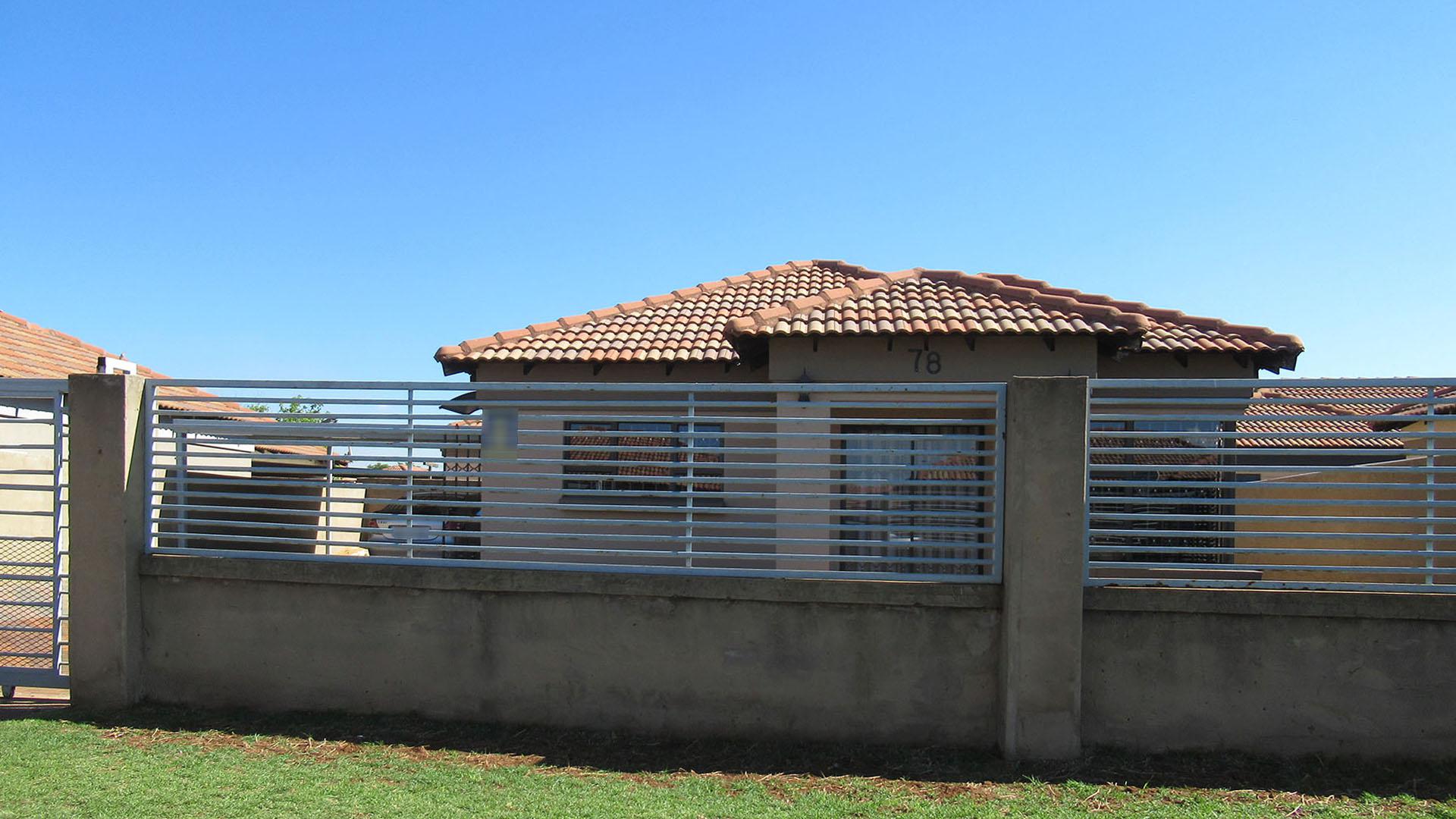 Front View of property in Dawn Park