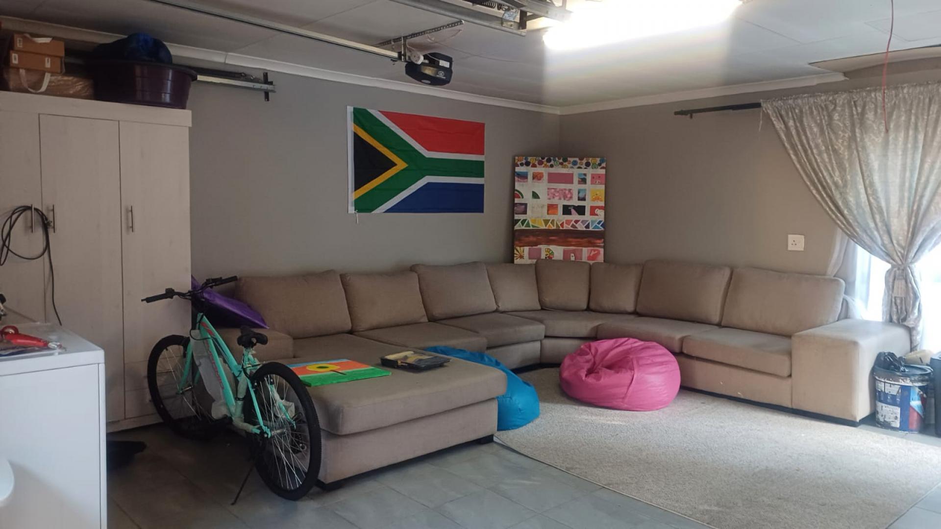  of property in Thatchfield Glen