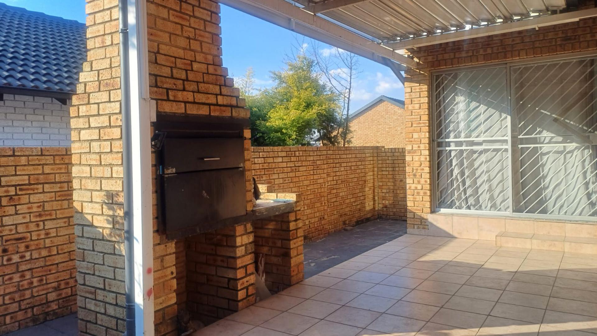  of property in Thatchfield Glen