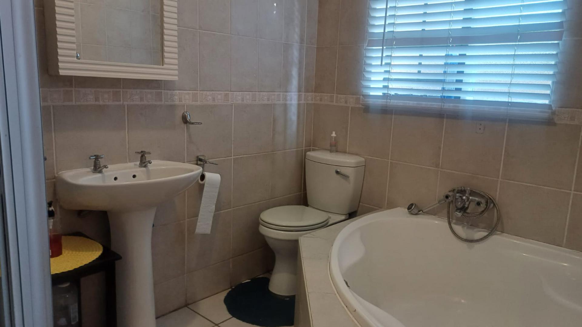  of property in Thatchfield Glen