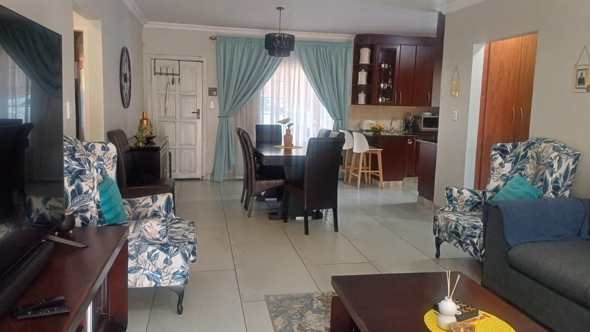  of property in Thatchfield Glen