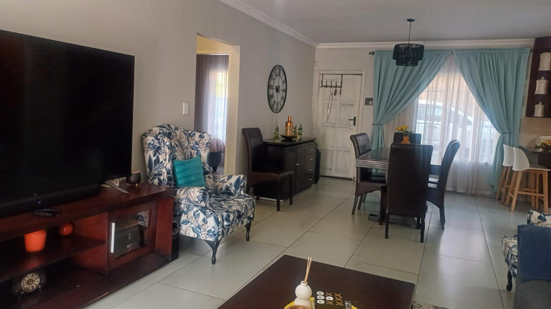  of property in Thatchfield Glen