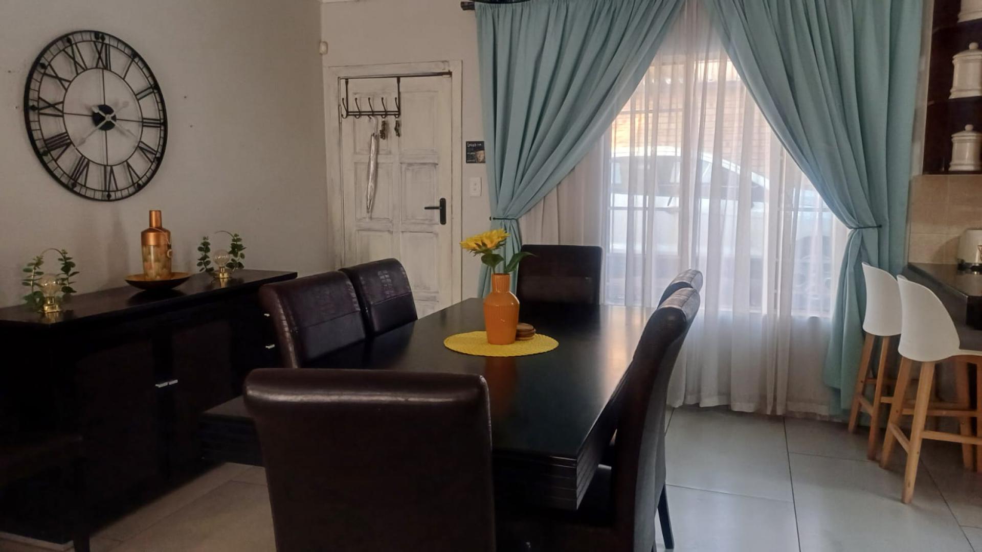  of property in Thatchfield Glen