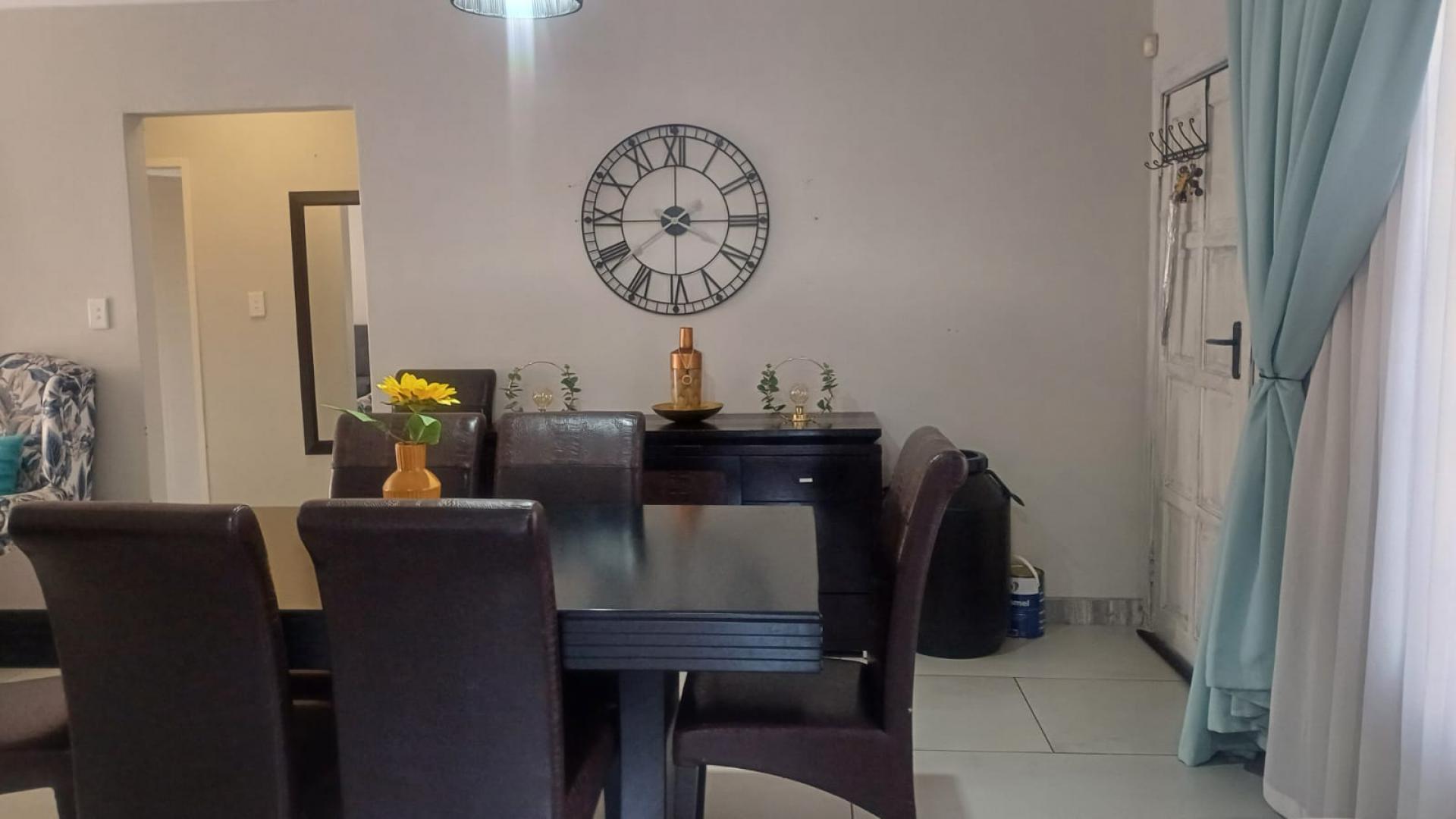  of property in Thatchfield Glen