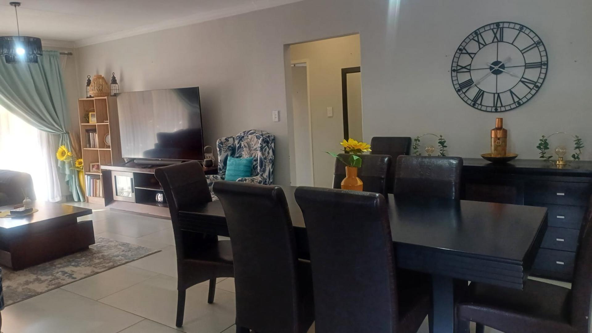  of property in Thatchfield Glen