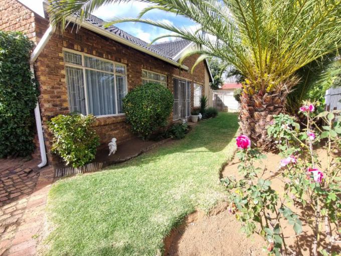 3 Bedroom House for Sale For Sale in Brackendowns - MR716611