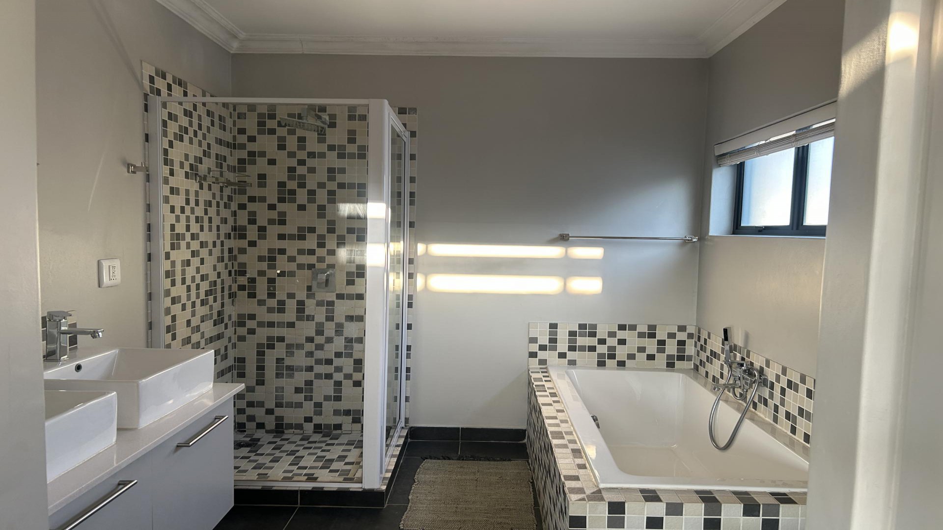 Bathroom 1 of property in Fourways