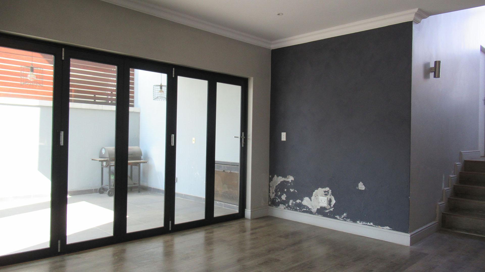 Dining Room - 21 square meters of property in Fourways