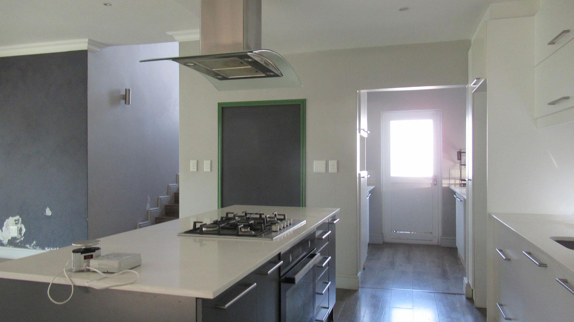Kitchen - 18 square meters of property in Fourways