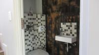 Guest Toilet - 2 square meters of property in Fourways