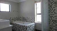Bathroom 1 - 9 square meters of property in Fourways