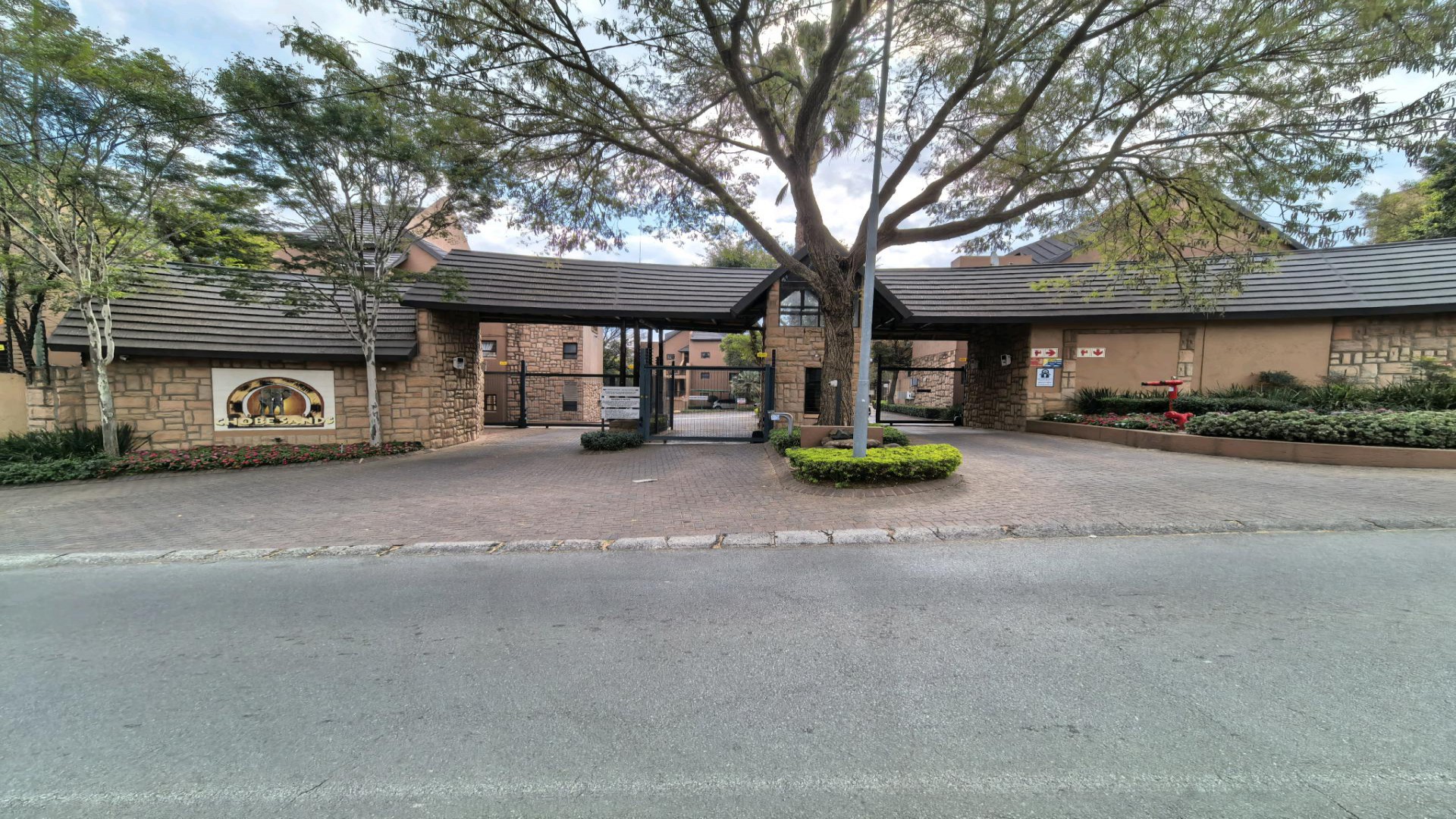 Front View of property in Douglasdale