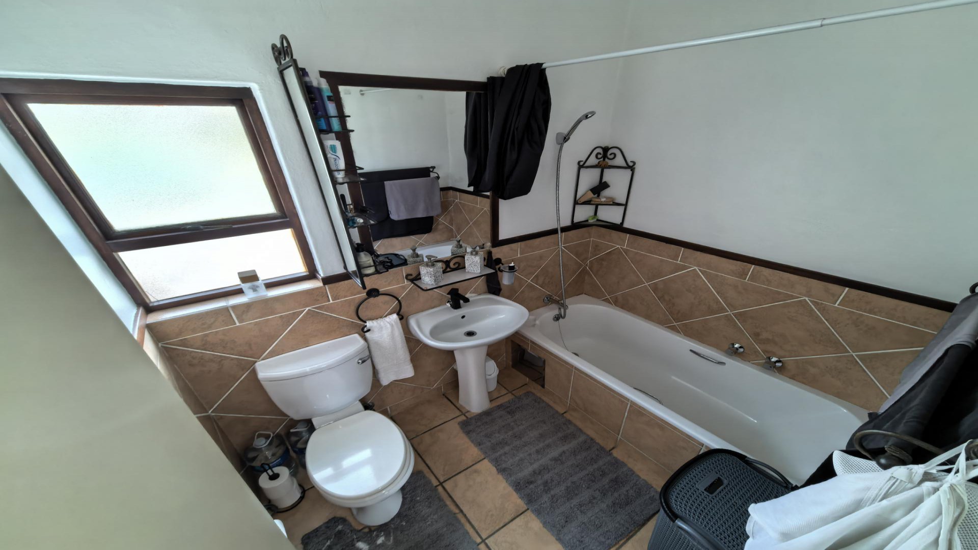 Bathroom 2 of property in Douglasdale