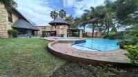 Swimming Pool of property in Douglasdale