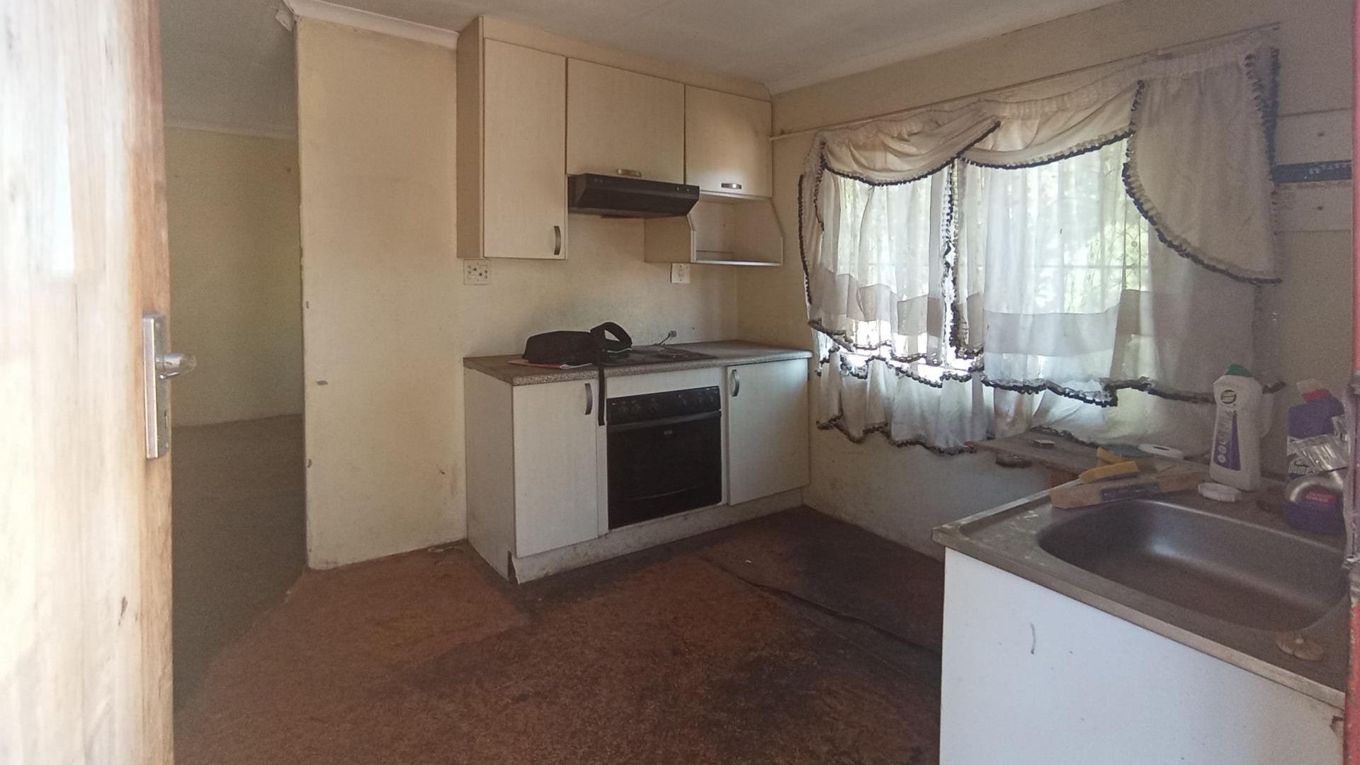 Kitchen - 11 square meters of property in Philip Nel Park