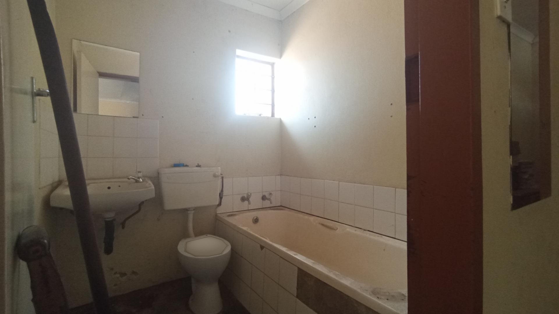Bathroom 1 - 3 square meters of property in Philip Nel Park