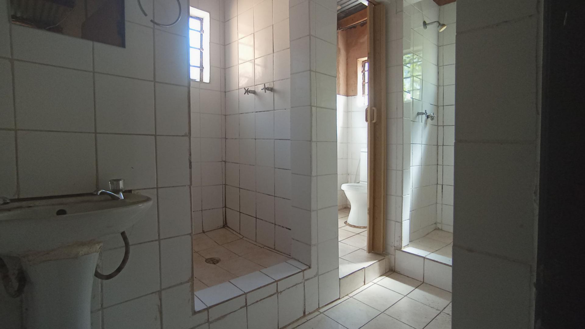 Bathroom 2 - 3 square meters of property in Philip Nel Park
